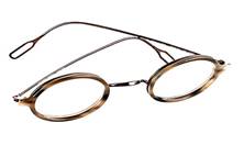 200808_omag_eyeglasses_6_350x263
